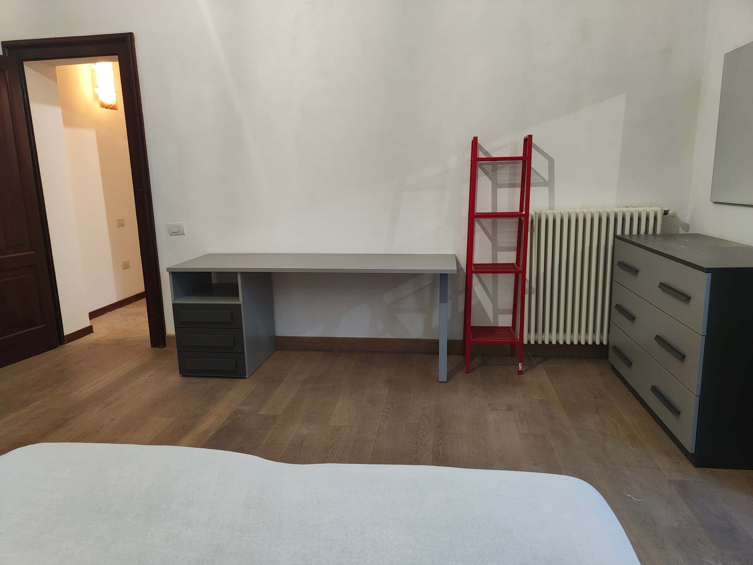 Stanza con letto matrimoniale in Corso Armando Diaz a Forlì in appartamento condiviso photo 1