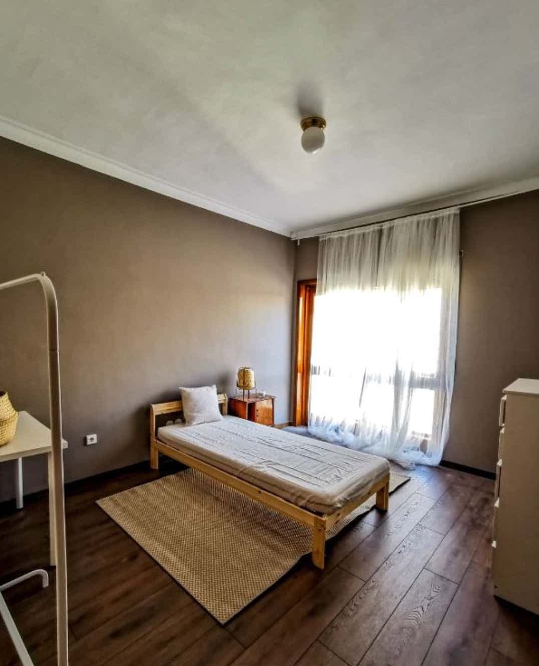Charming room in a 4 bedroom apartment in Porto - Room 1 photo 1