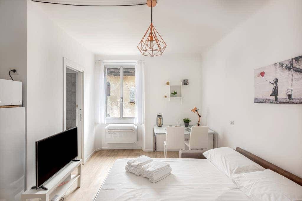 Stunning Designer Studio Flat Near Bocconi University photo 1