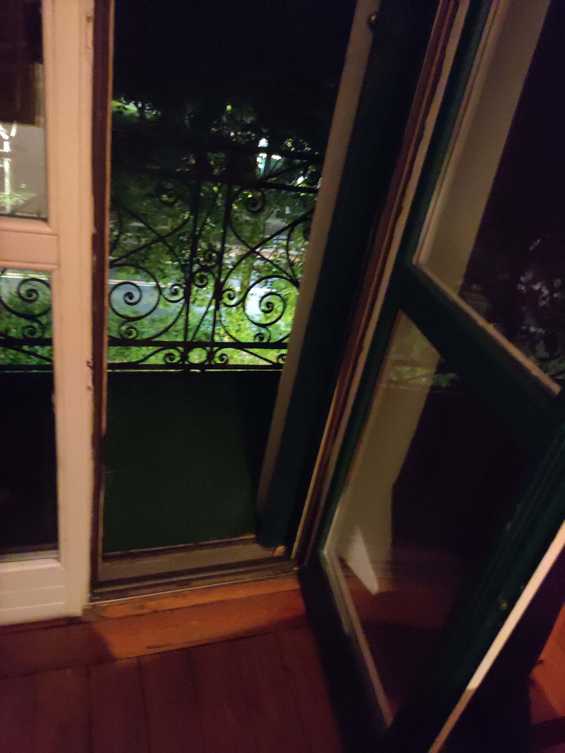 Stanza con balcone Parco Sempione + bagno e frigorifero privato per ospite in camera. photo 1