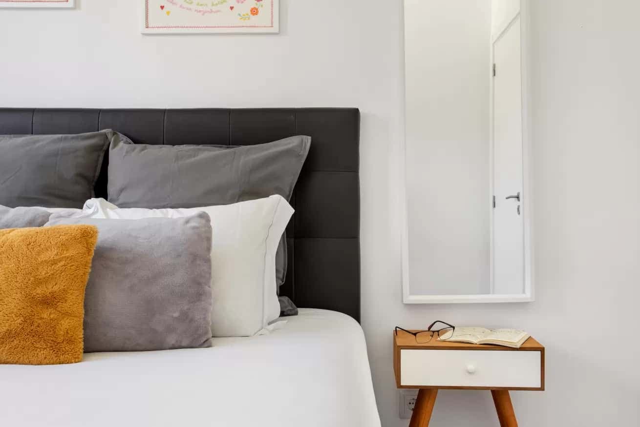 Chic apt near subway & train station photo 1