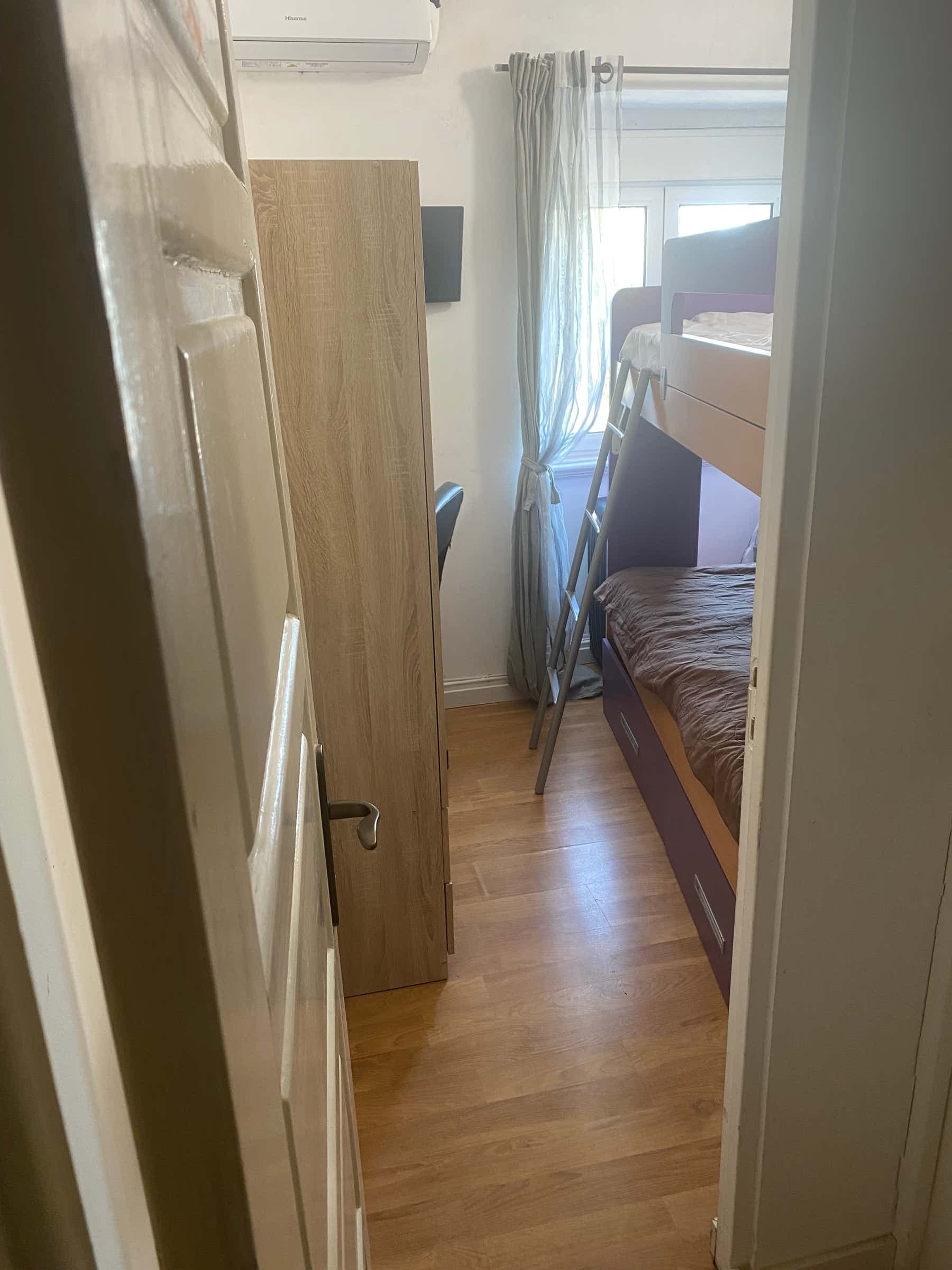 Bedroom (women only) 5 min. from Benfica centre - Room 2 photo 1