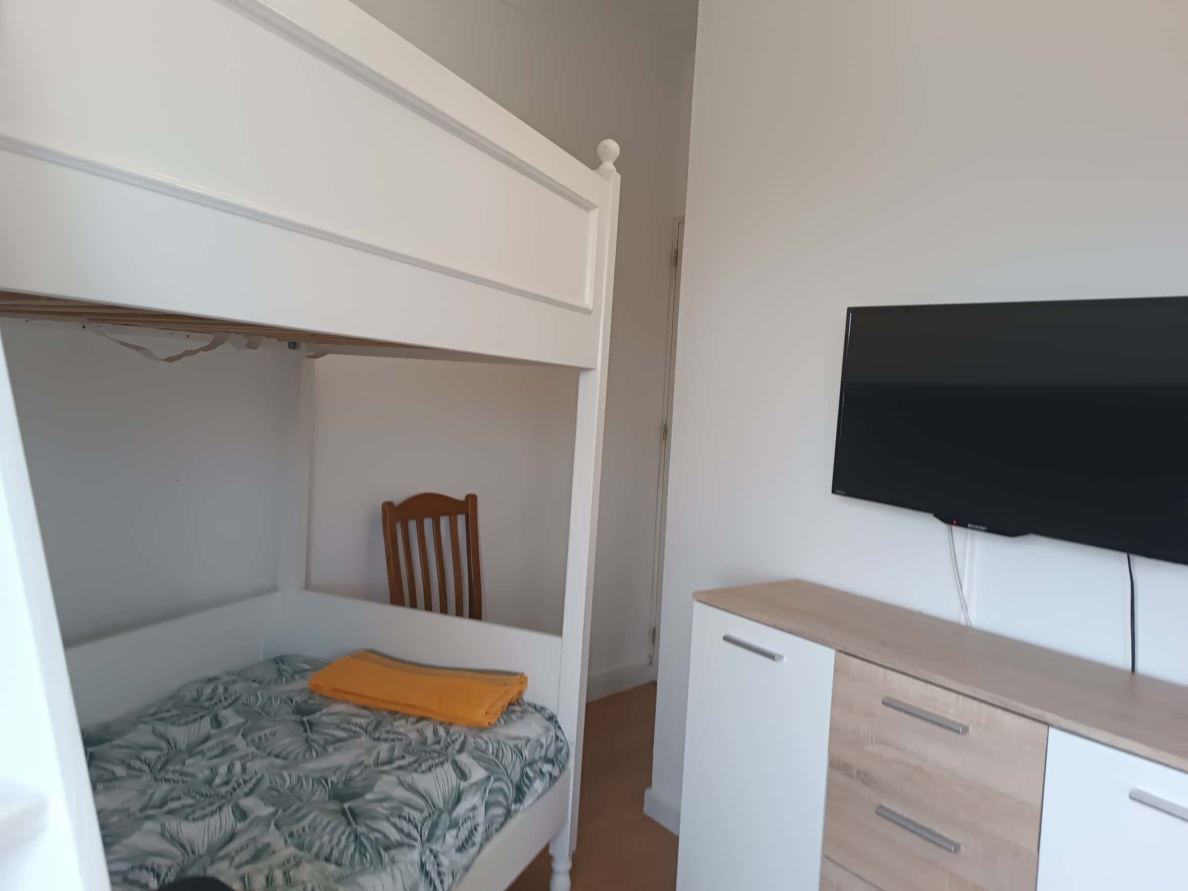 Bedroom (women only) 5 min. from Benfica centre - Room 1 photo 1