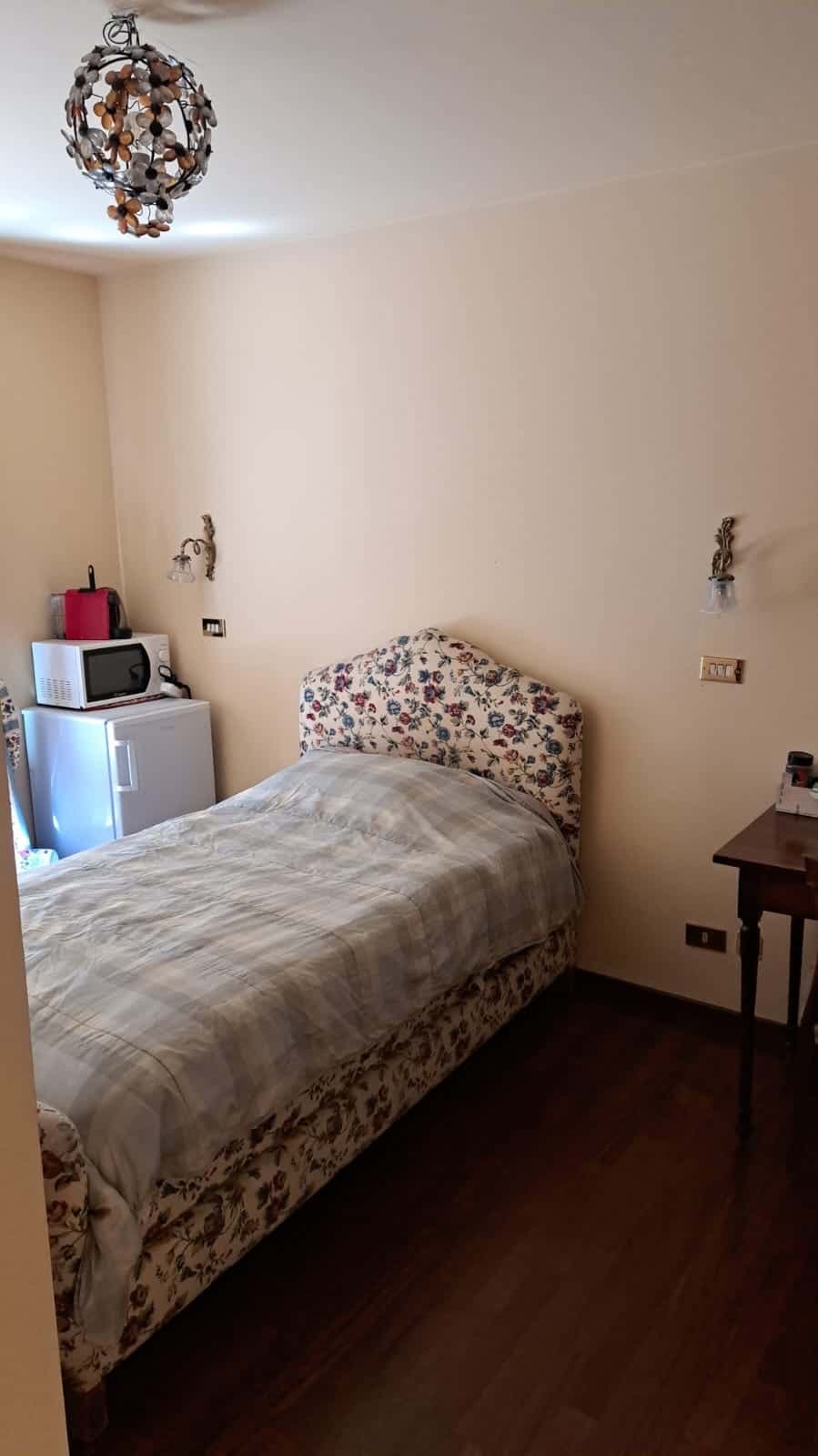 Room in Via dal Luzzo, Bologna for 200 m² with 3 bedrooms photo 1