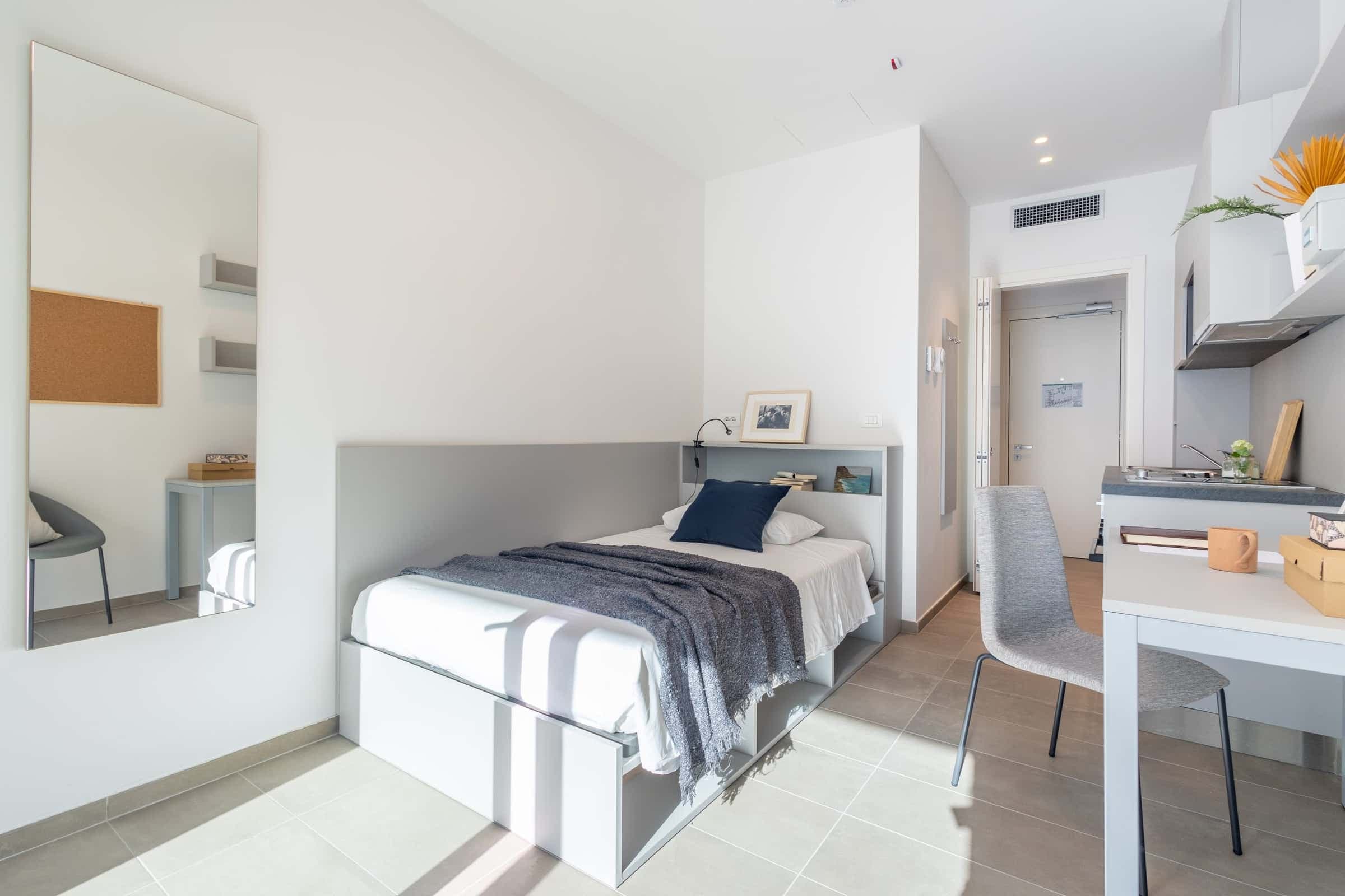 Deluxe Studio with balcony (Students only) photo 1