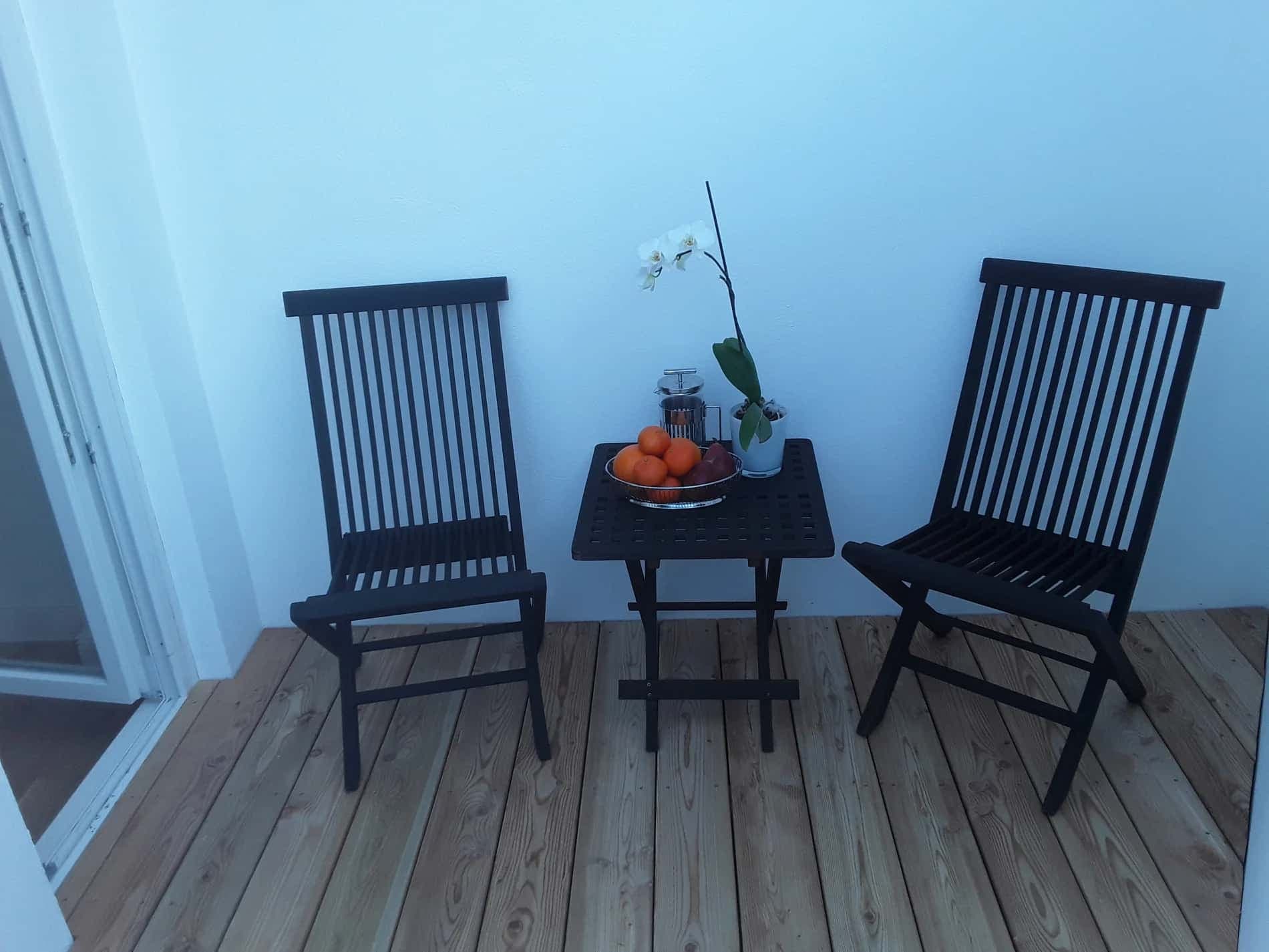 Apartment with skyline view photo 1
