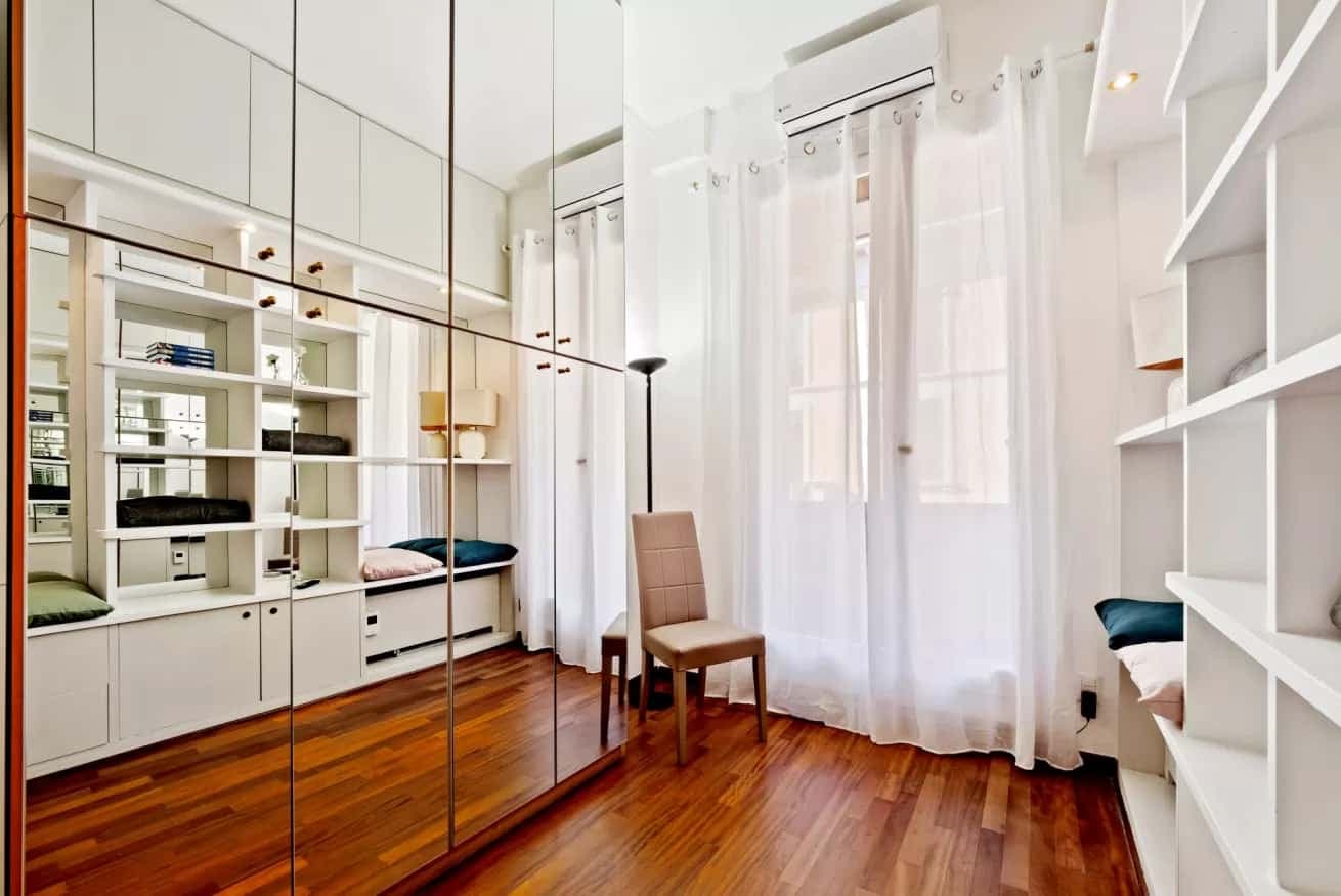 Bright & Central Milano Apartment with Balcony photo 1