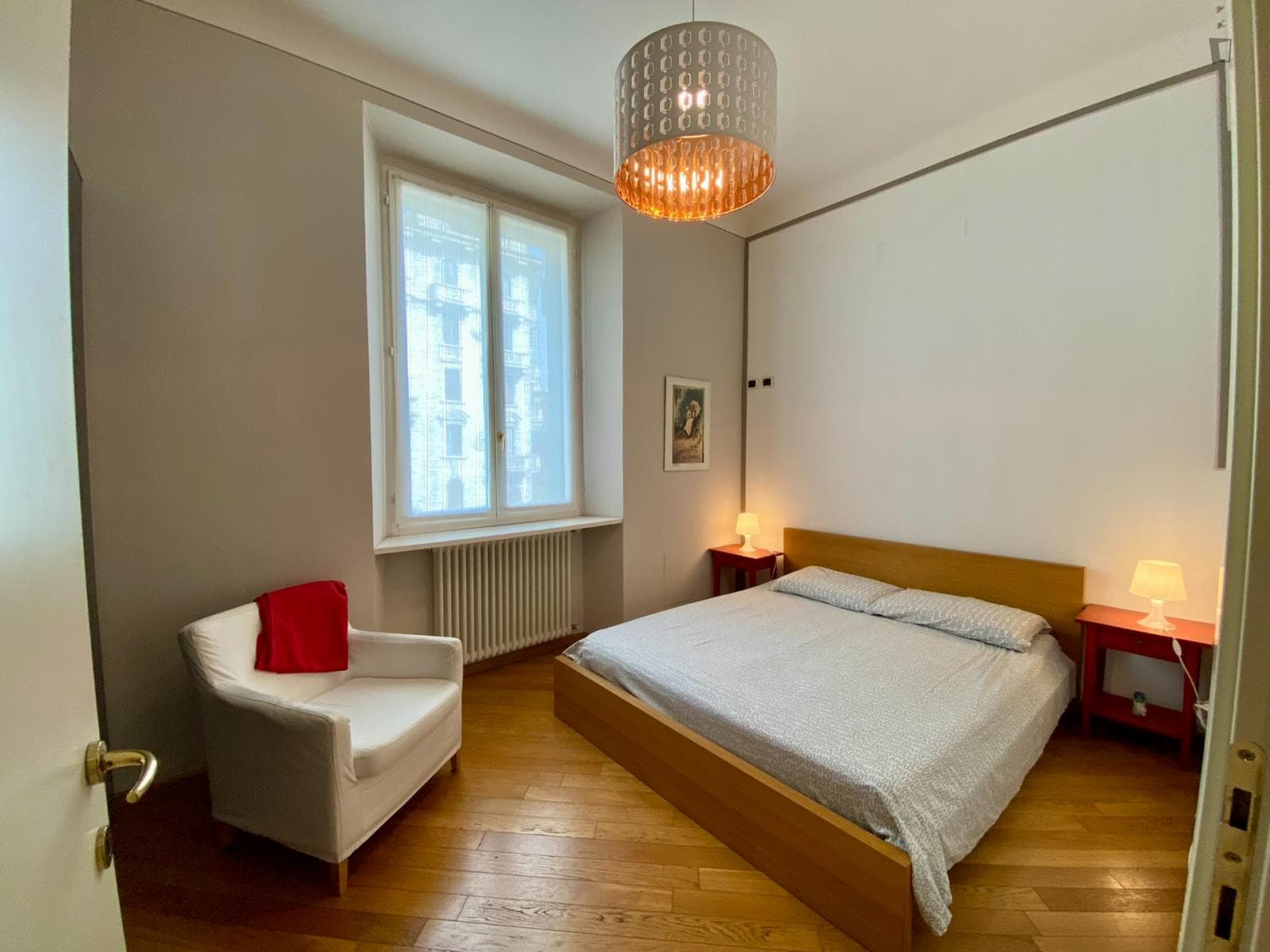 One-bedroom flat near Isola metro station photo 1