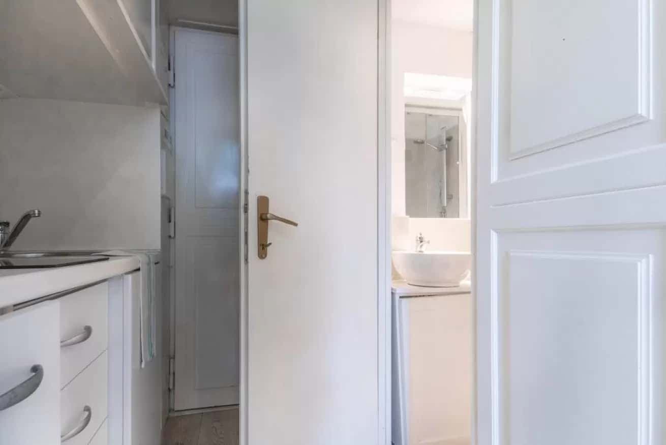 Lovely Studio for 2 w/Balcony near Duomo photo 1