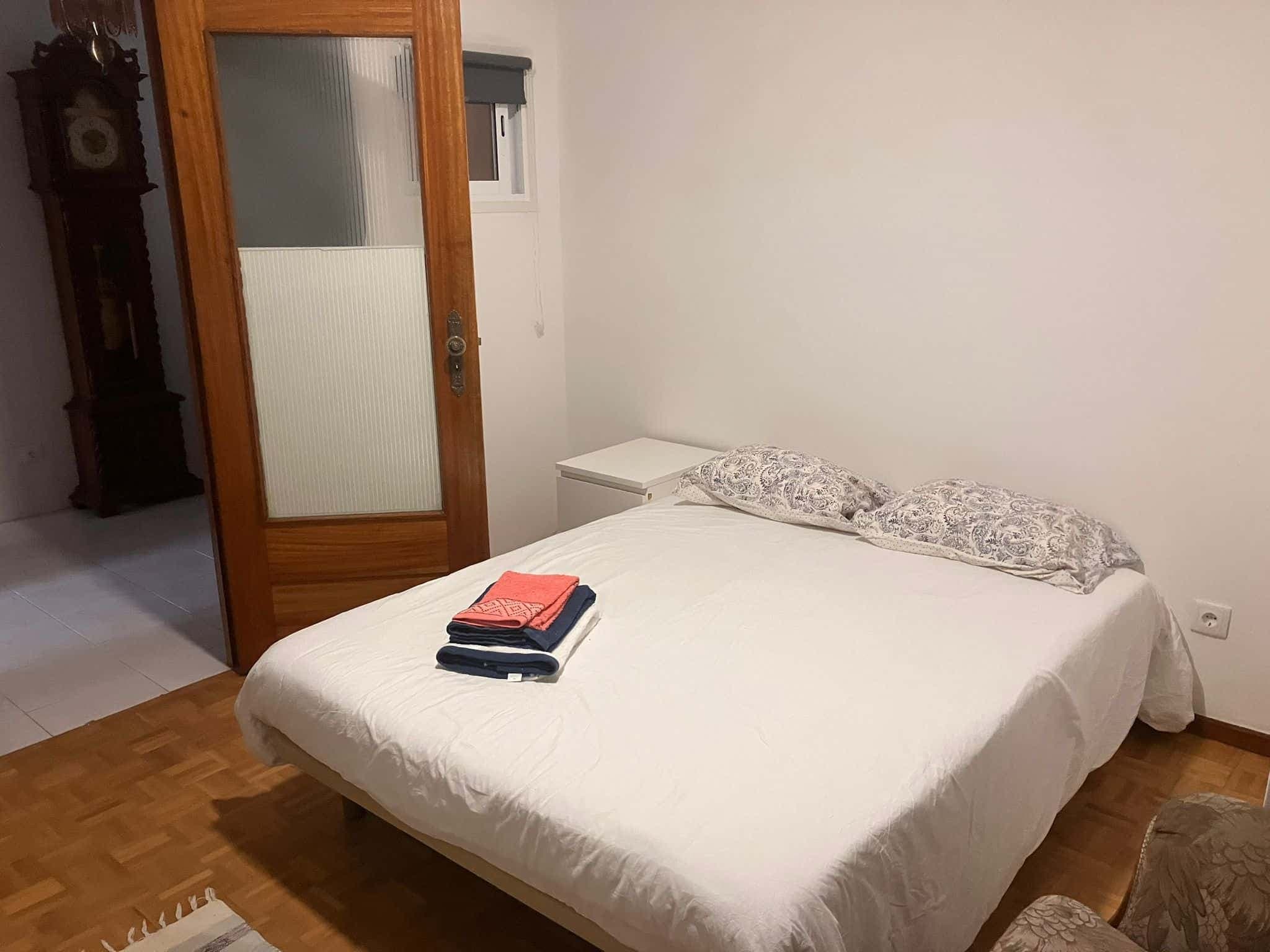 Spacious bedroom with a double bed, a desk and a couch photo 1
