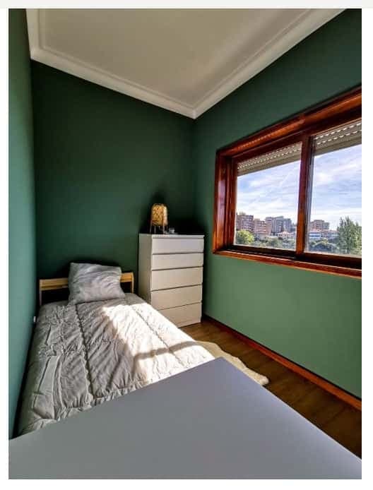 Cozy room in a 4 bedroom apartment in Porto - Room 3 photo 1