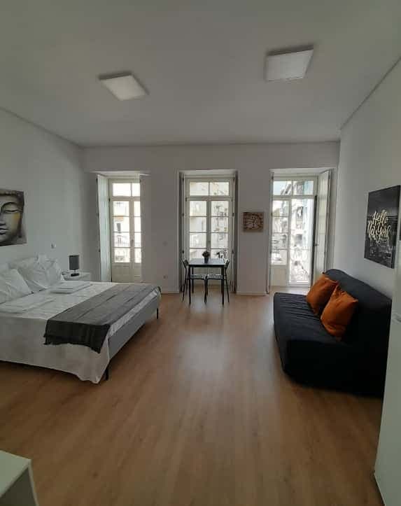 Studio - Rua de Cedofeita 2nd floor front photo 1