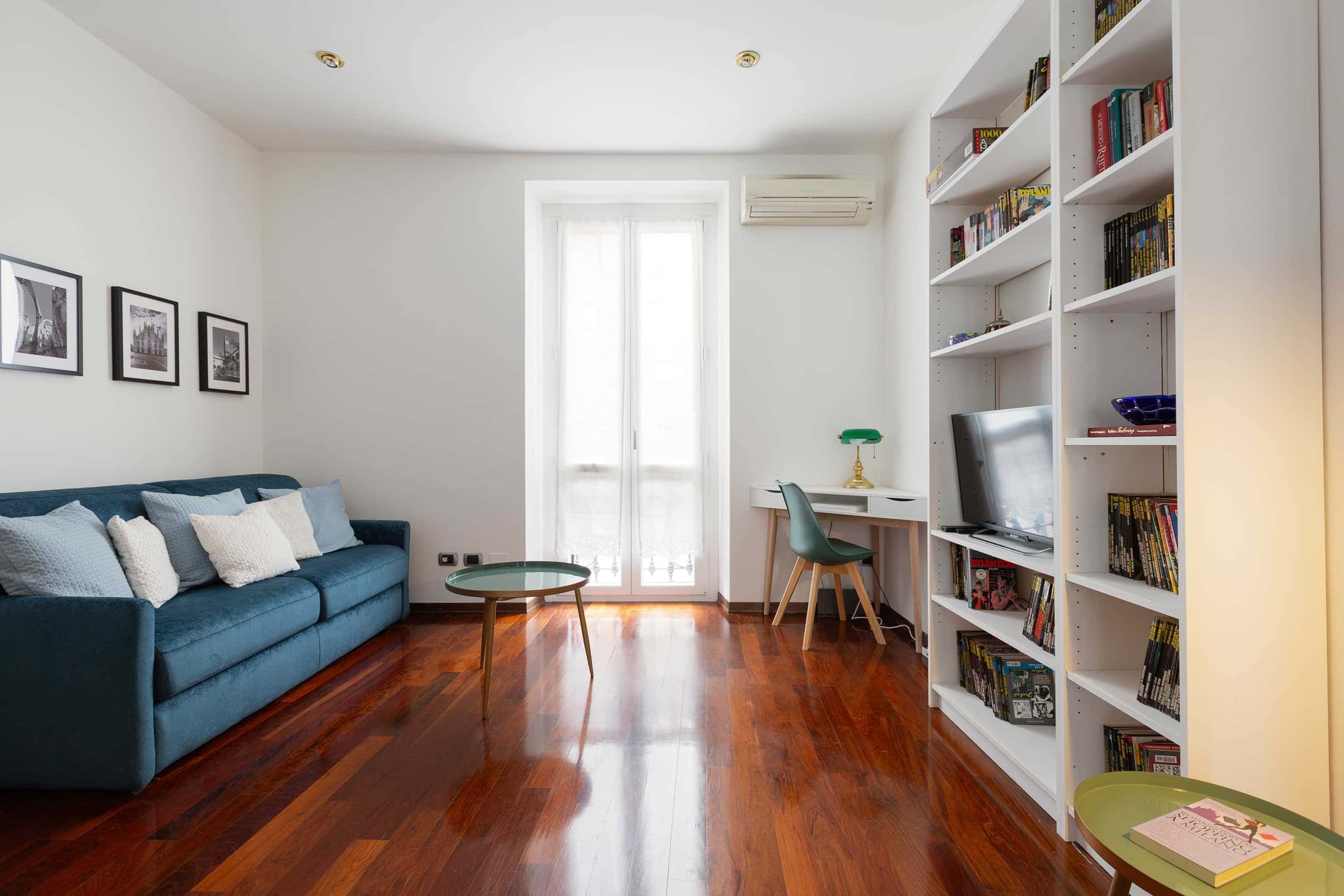 Duomo Cairoli bright apartment photo 1