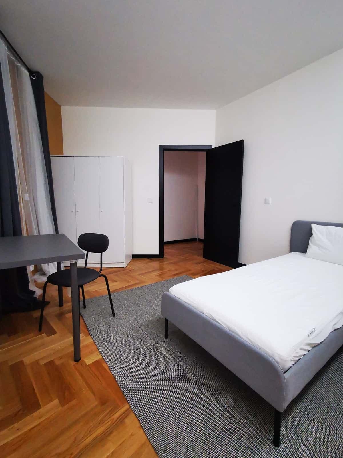 Beautiful double room in Porto - Room 8 photo 1