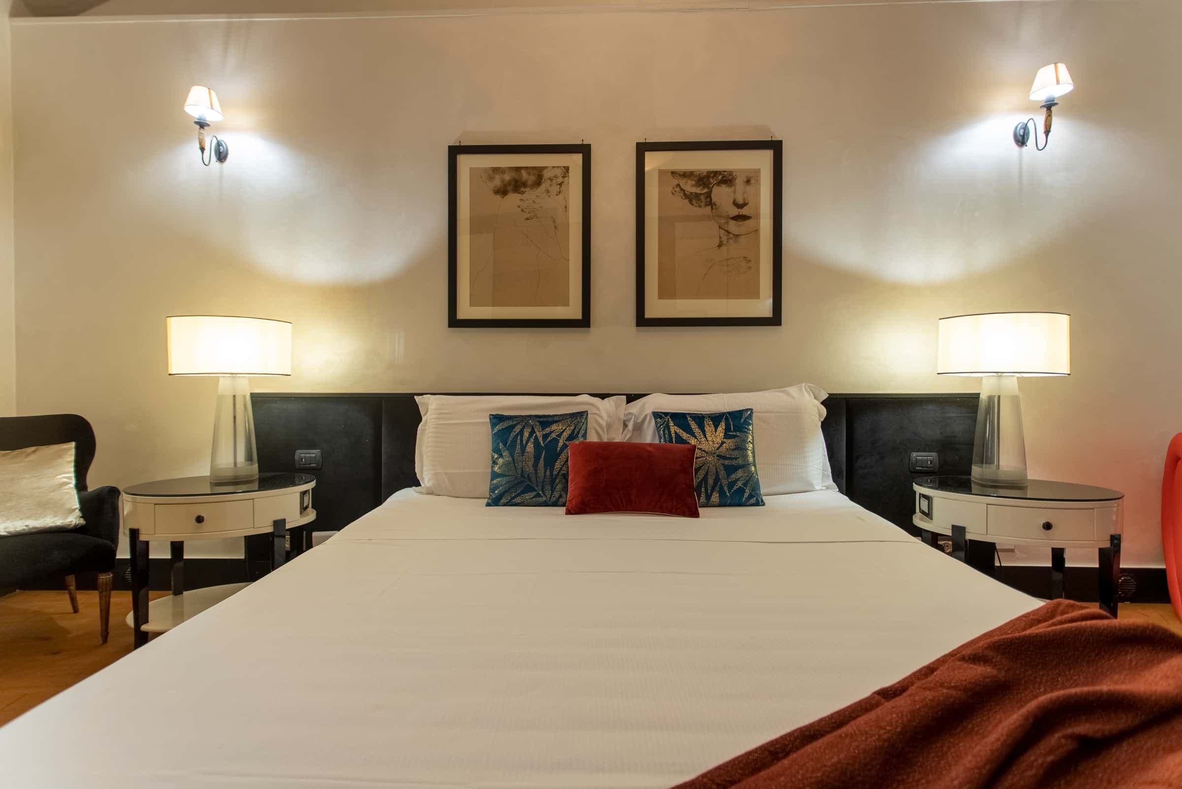 Cloe - Hidden Suite photo 1