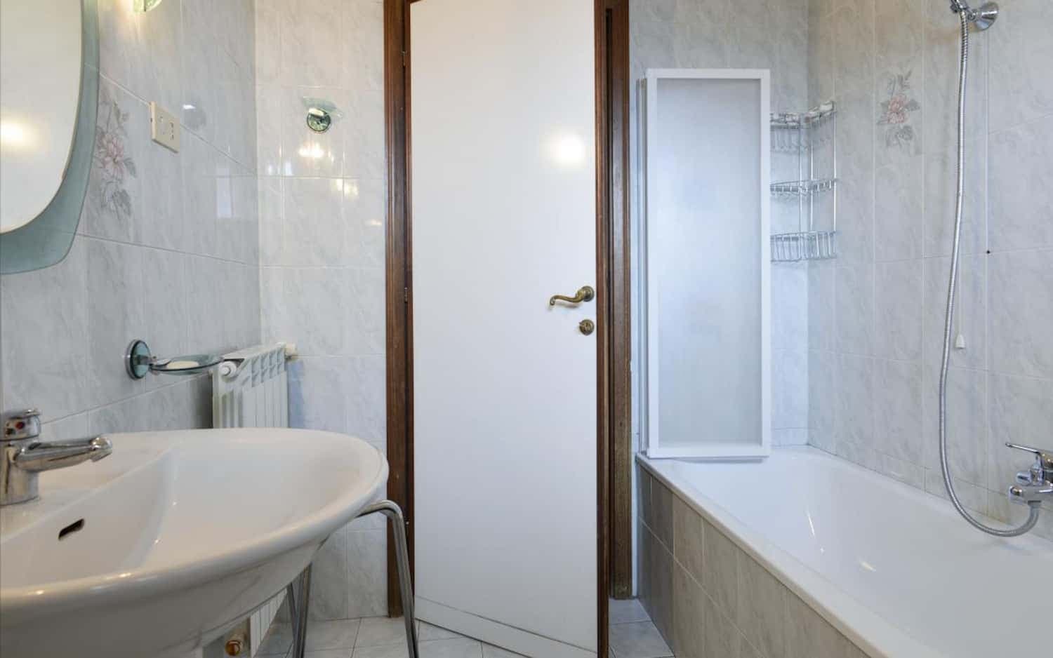 Private Room in Viale Leonardo da Vinci photo 1