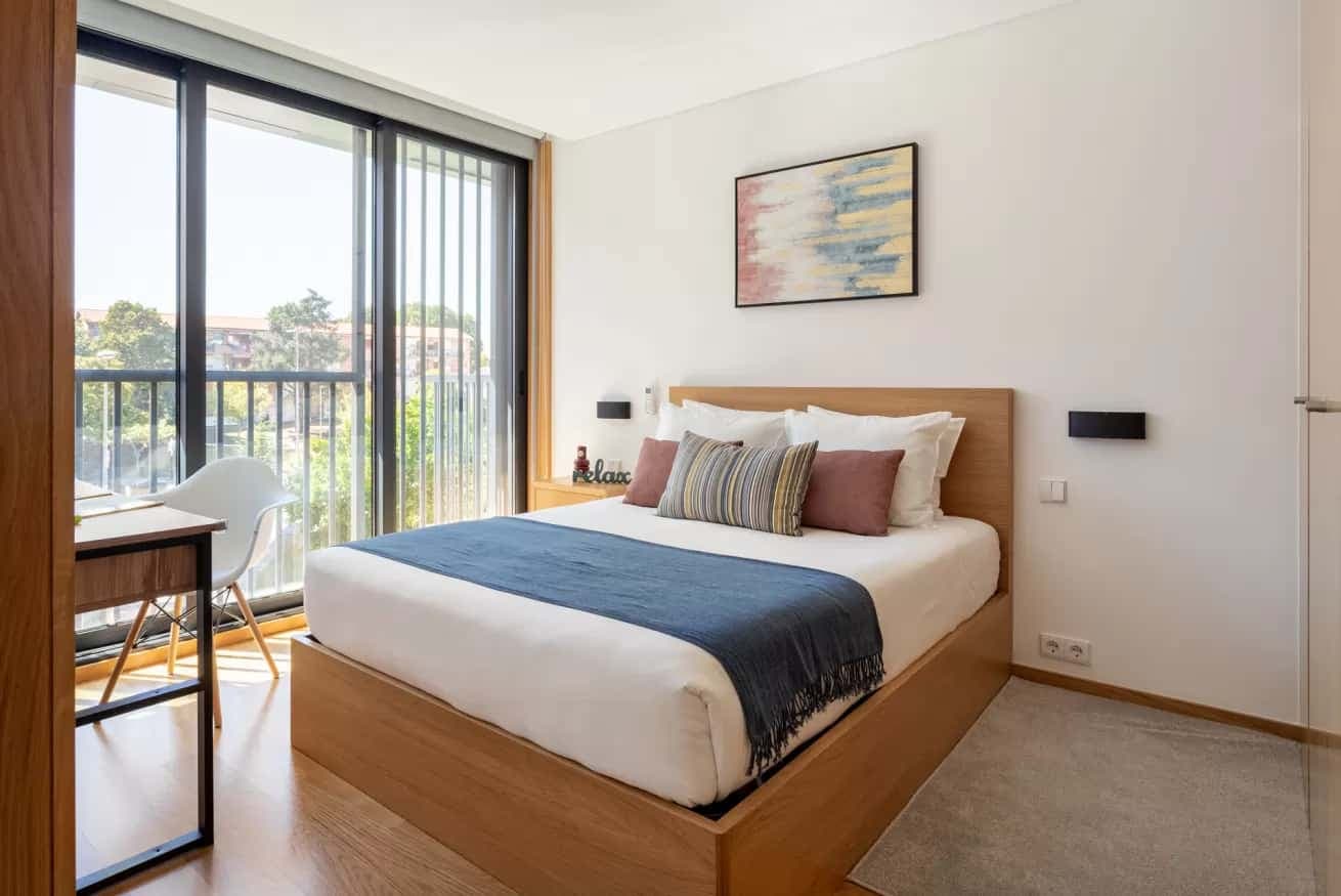 Bright Flat in Quiet Area of Porto, near Mercado Bom Sucesso photo 1