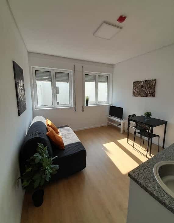 Studio - Rua de Cedofeita 2nd floor back photo 1