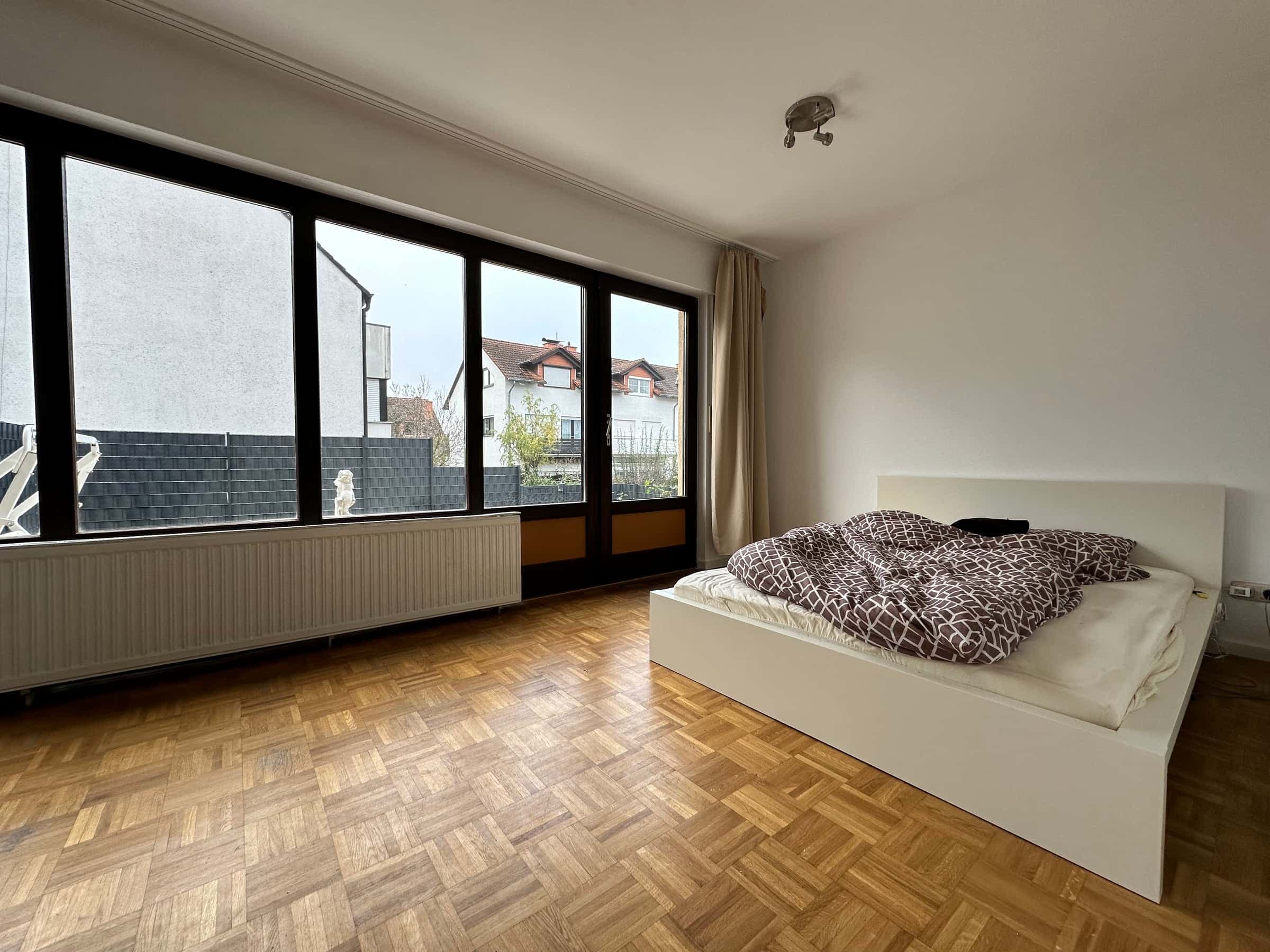 Großes Möbliertes WG Zimmer in EFH photo 1