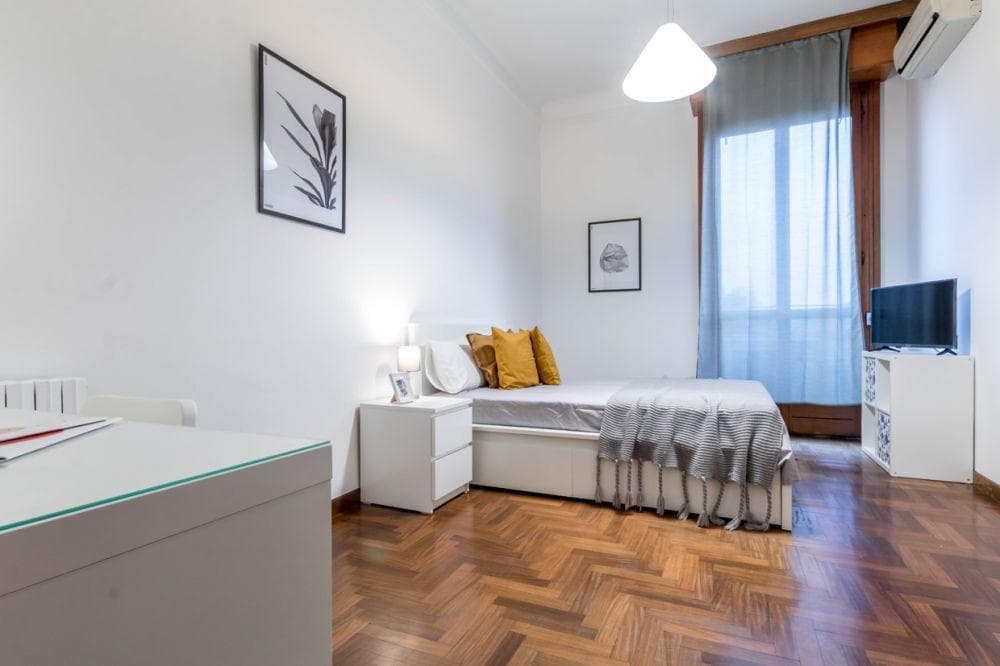 Bellissima camera singola con letto matrimoniale a Milano con affaccio sulla Rotonda della Besana photo 1