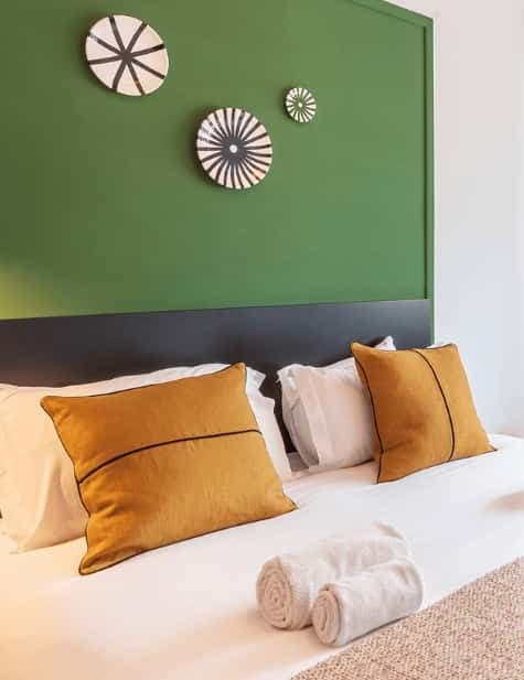 Bedroom in a 5-bedroom apartment in Lisbon - Room 3 photo 1