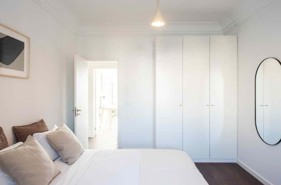 Bedroom in a 4-bedroom apartment in Lisbon - Room 3 photo 1
