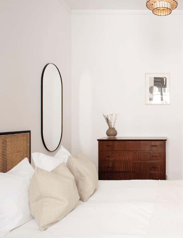 Bedroom in a 7-bedroom apartment in Lisbon - Room 5 photo 1