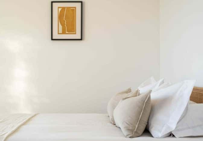 Bedroom in a 7-bedroom apartment in Lisbon - Room 2 photo 1