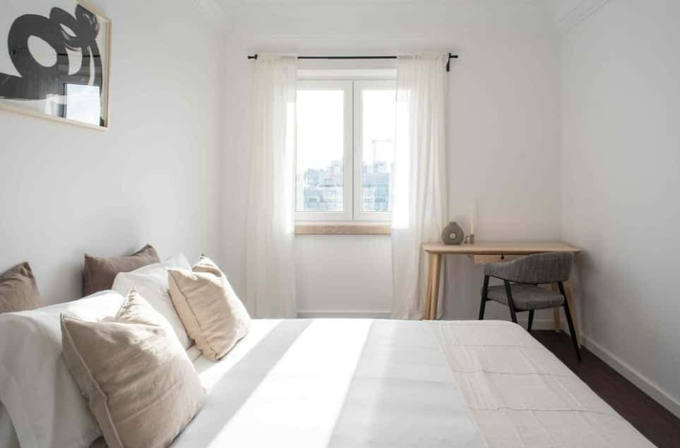 Bedroom in a 4-bedroom apartment in Lisbon - Room 1 photo 1