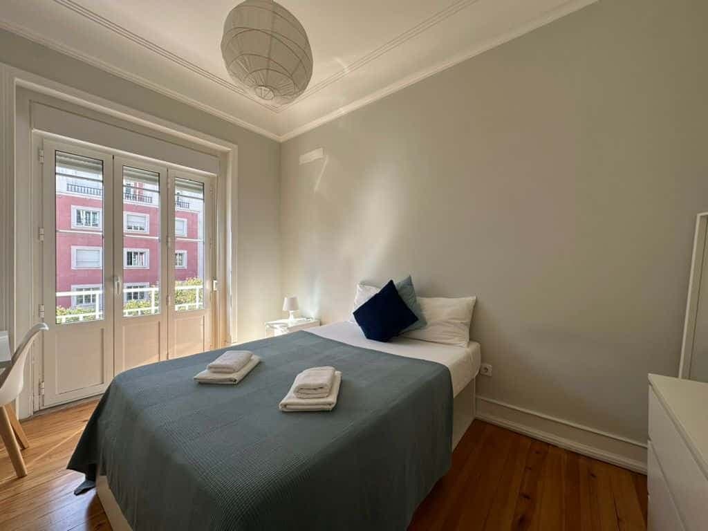 Bedroom with a small balcony,R2 photo 1