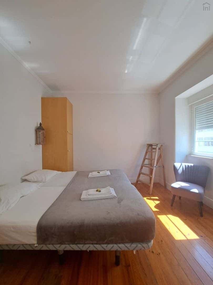 Spacious bedroom in a 4-bedroom apartment in Rua Lucinda Simões - Room 4 photo 1
