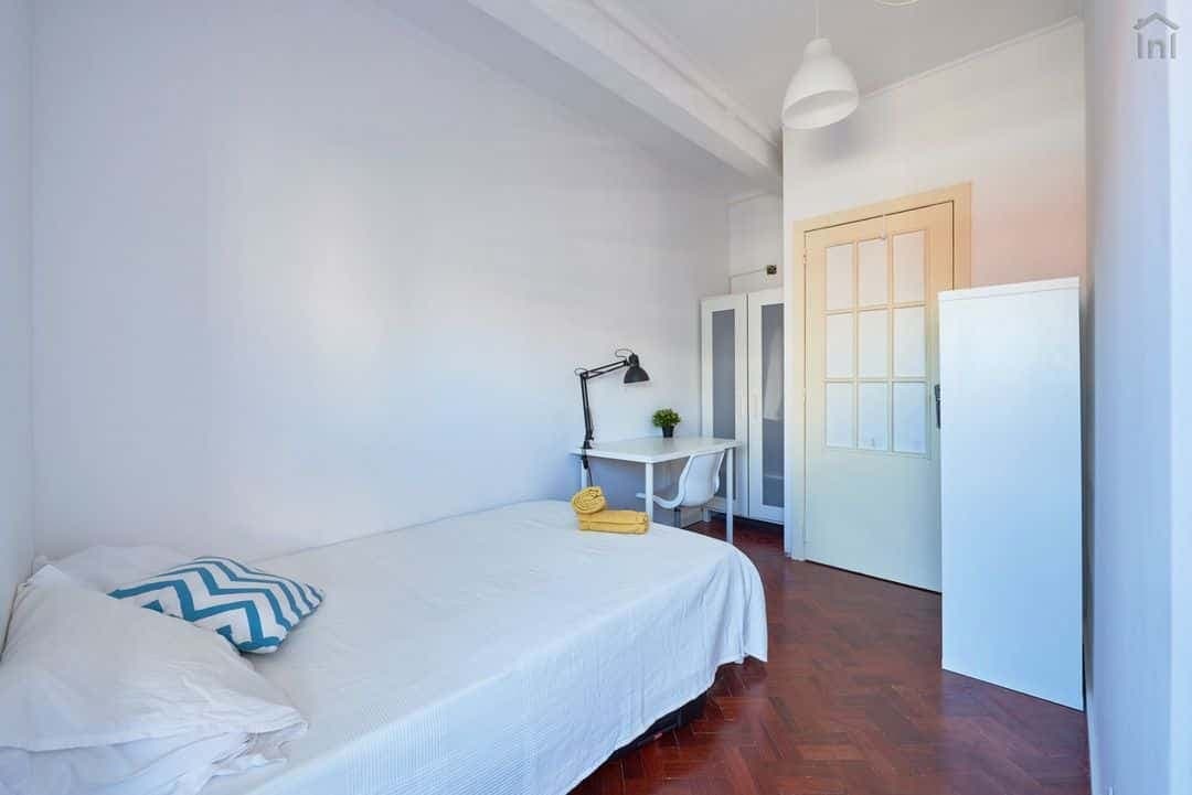 Modern single bedroom with balcony in Saldanha - Room 7 photo 1