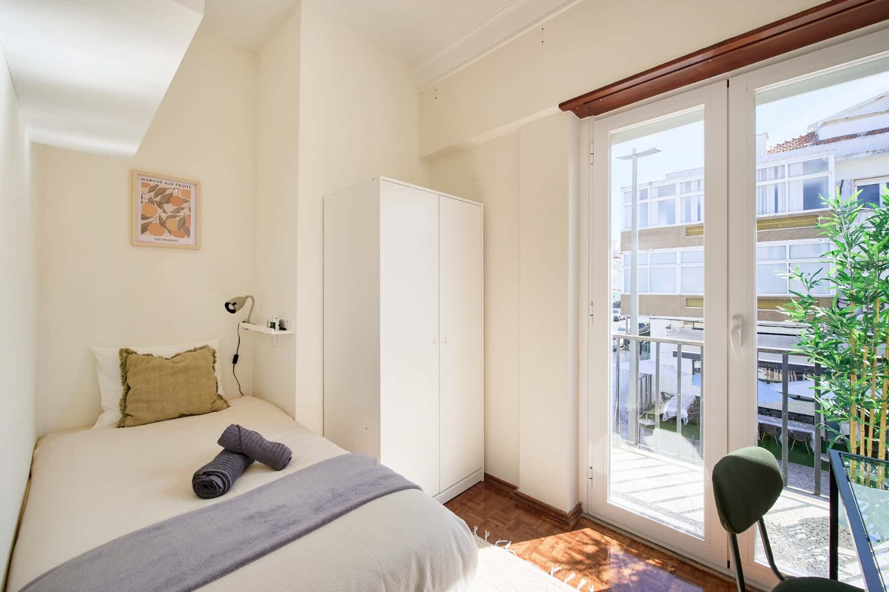Amazing bedroom in Lisbon photo 1