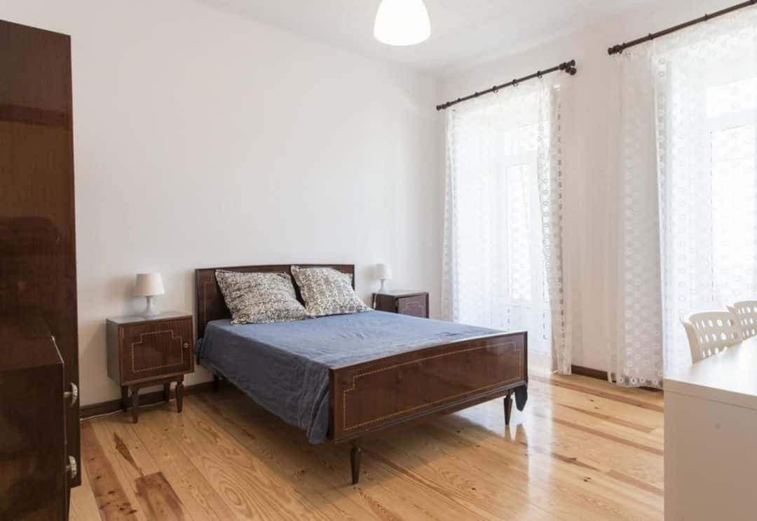 Comfortable double bedroom in Praça de Espanha - Room 6 photo 1