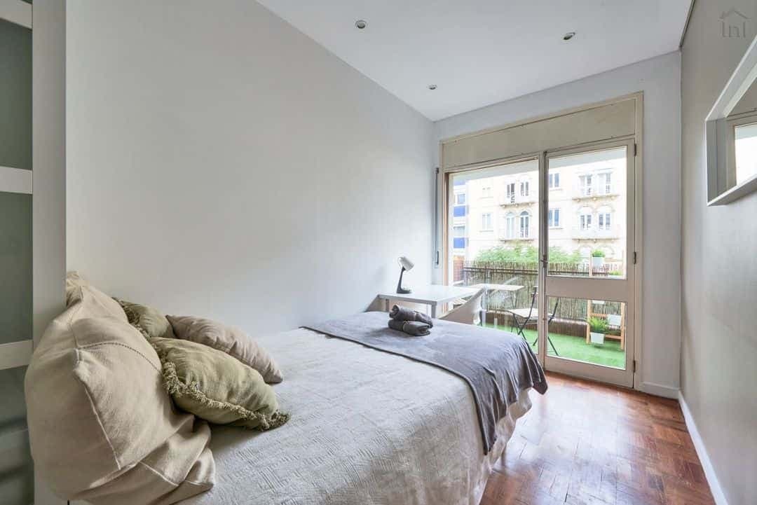 Luminous double bedroom with balcony in Saldanha - Room 6 photo 1