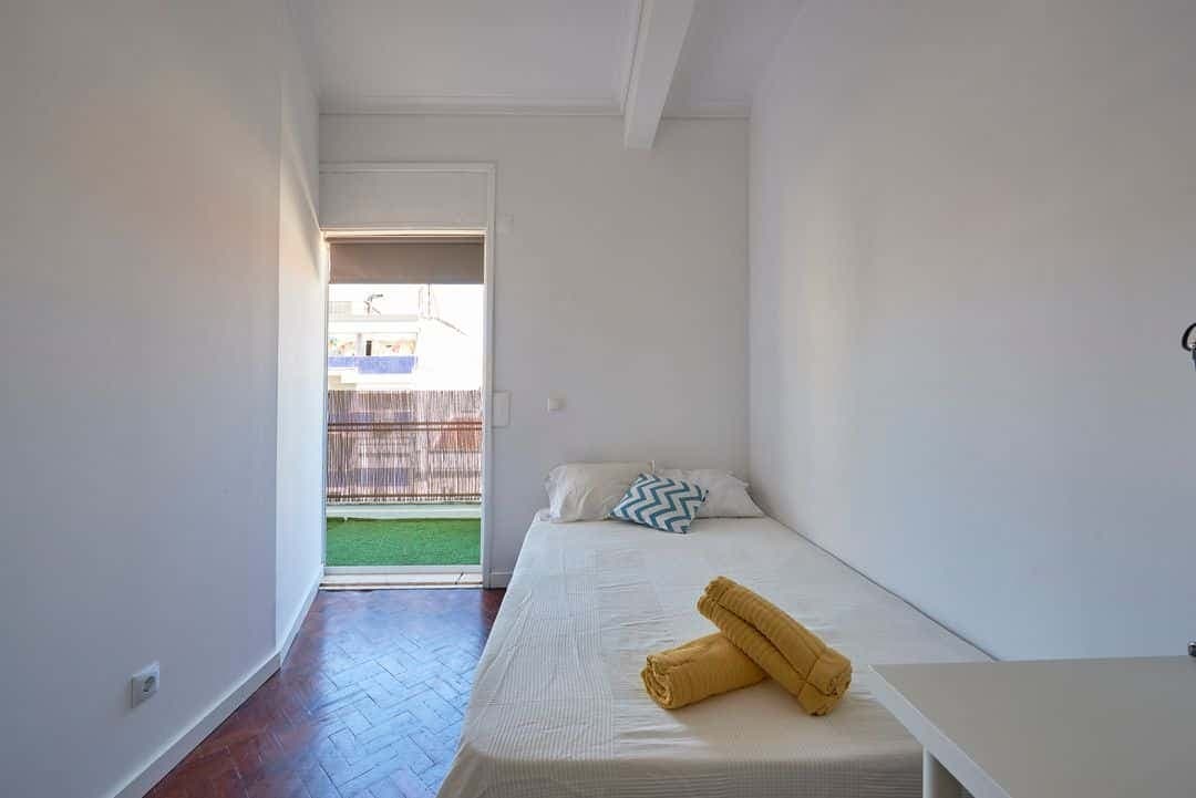 Bright double bedroom with balcony in Saldanha - Room 7 photo 1