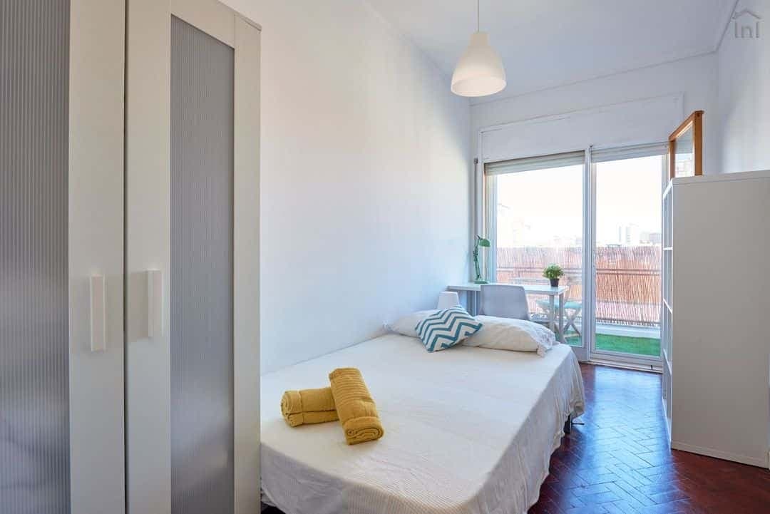 Bright double bedroom with balcony in Saldanha - Room 6 photo 1