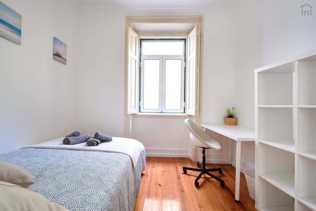 Confortable double bedroom in Avenida - Room 4 photo 1