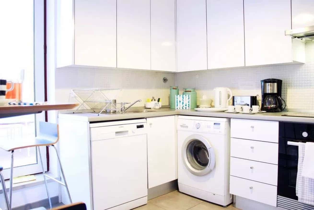 Modern 1-bed Apt w/terrace, moments from São Bento Palace photo 1