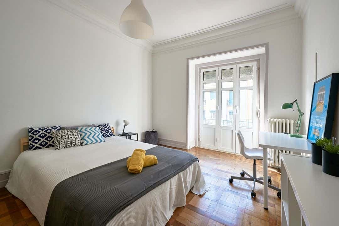 Modern double bedroom with balcony in Marquês de Pombal - Room 4 photo 1
