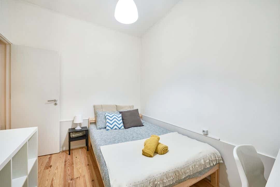 Modern double interior bedroom in Cais do Sodré - Room 6 photo 1