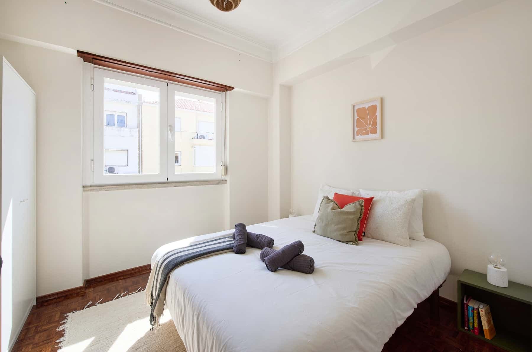 Comfy bedroom in Lisbon photo 1