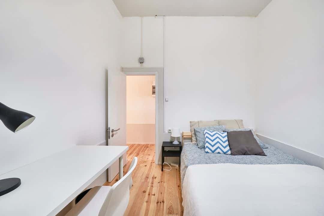 Modern double interior bedroom in Cais do Sodré - Room 4 photo 1