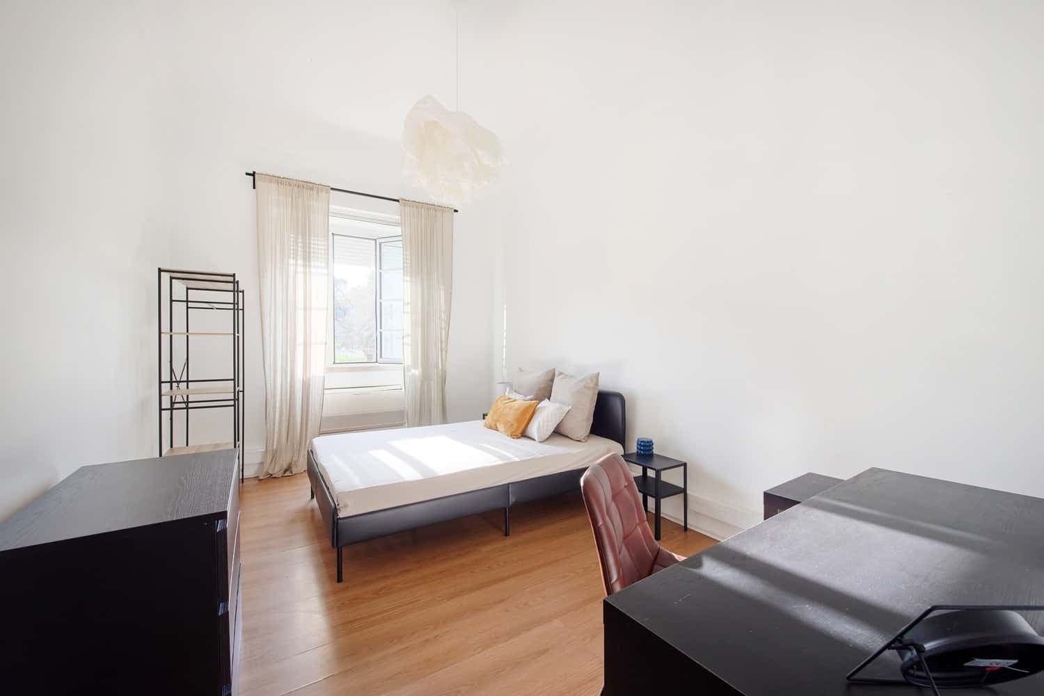 Room 6 - 38. Sidonio Pais 24 1D photo 1