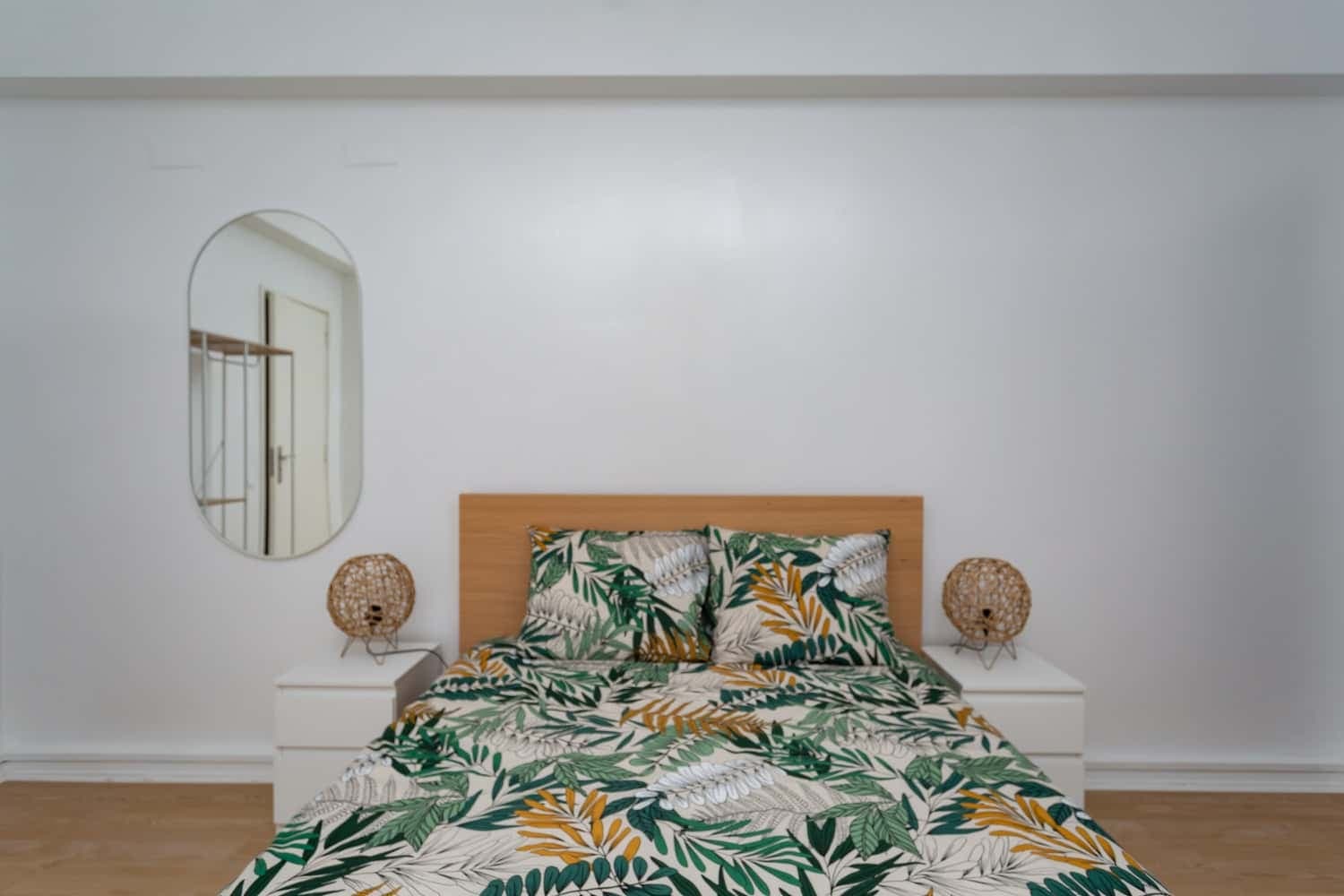 Room 10 - 35. Fontes Pereira Melo 3 6D photo 1