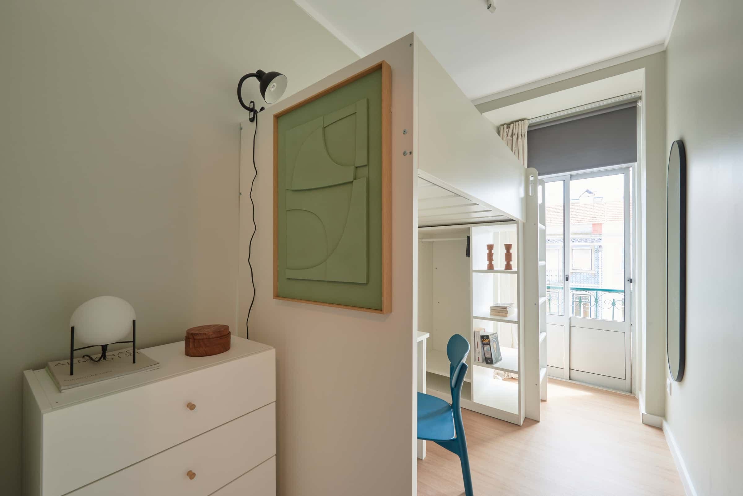 Cozy single bedroom in a 12-bedroom apartment in Morais Soares - Room 2 photo 1