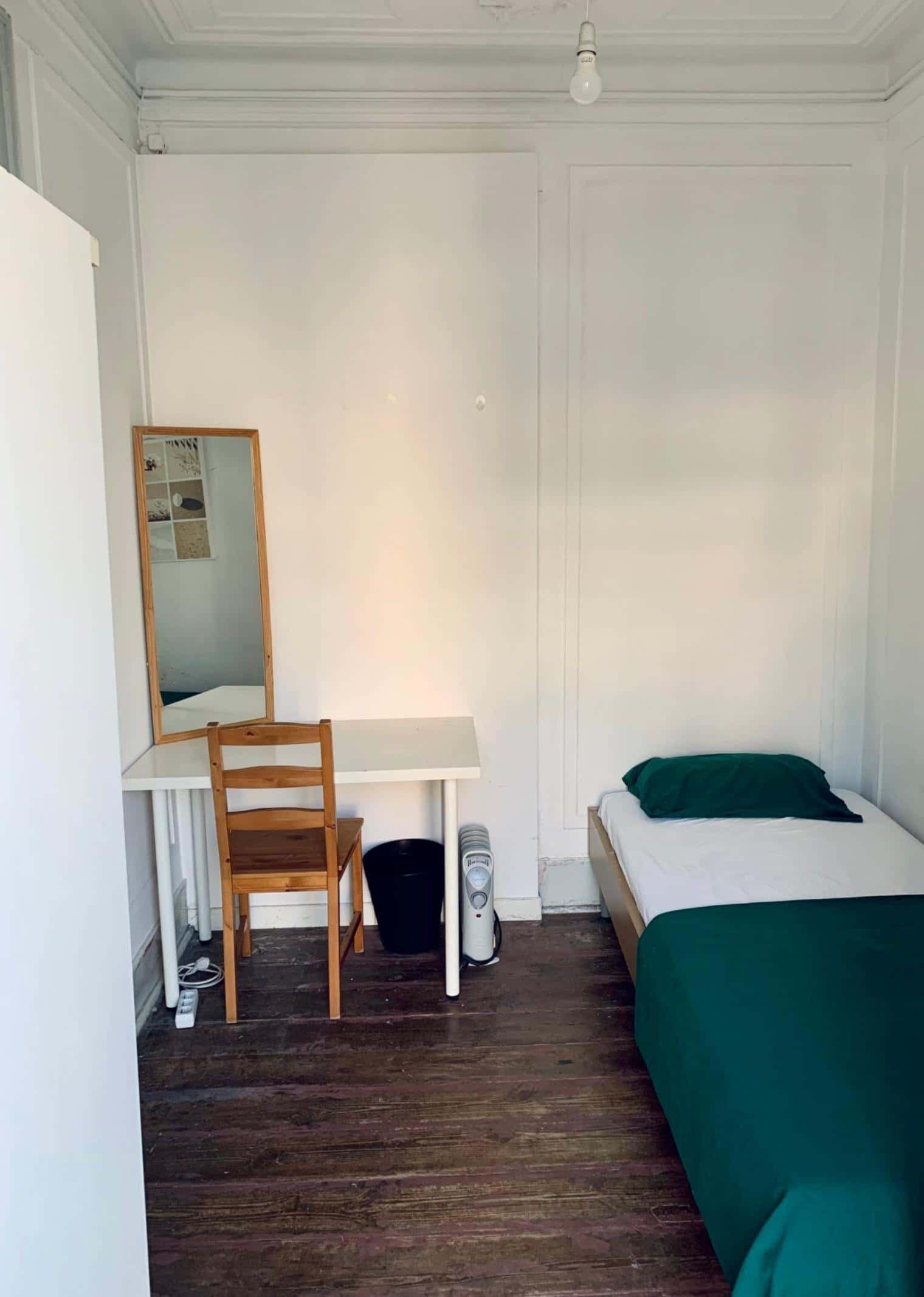 Quarto com cama de solteiro, com varanda, em apartamento com 8 quartos - FLAT 5D - SALDANHA 51D photo 1