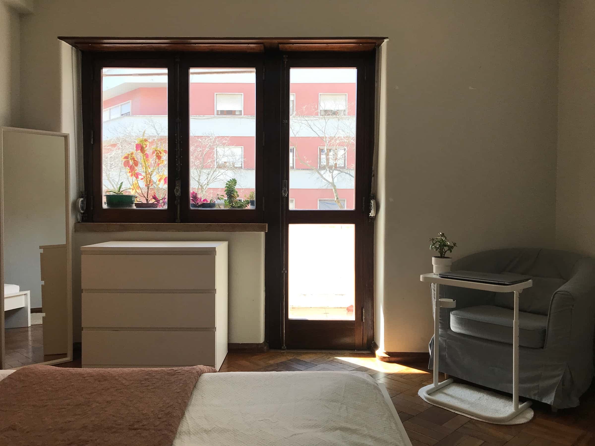 Bright bedroom with Balcony.R2 photo 1