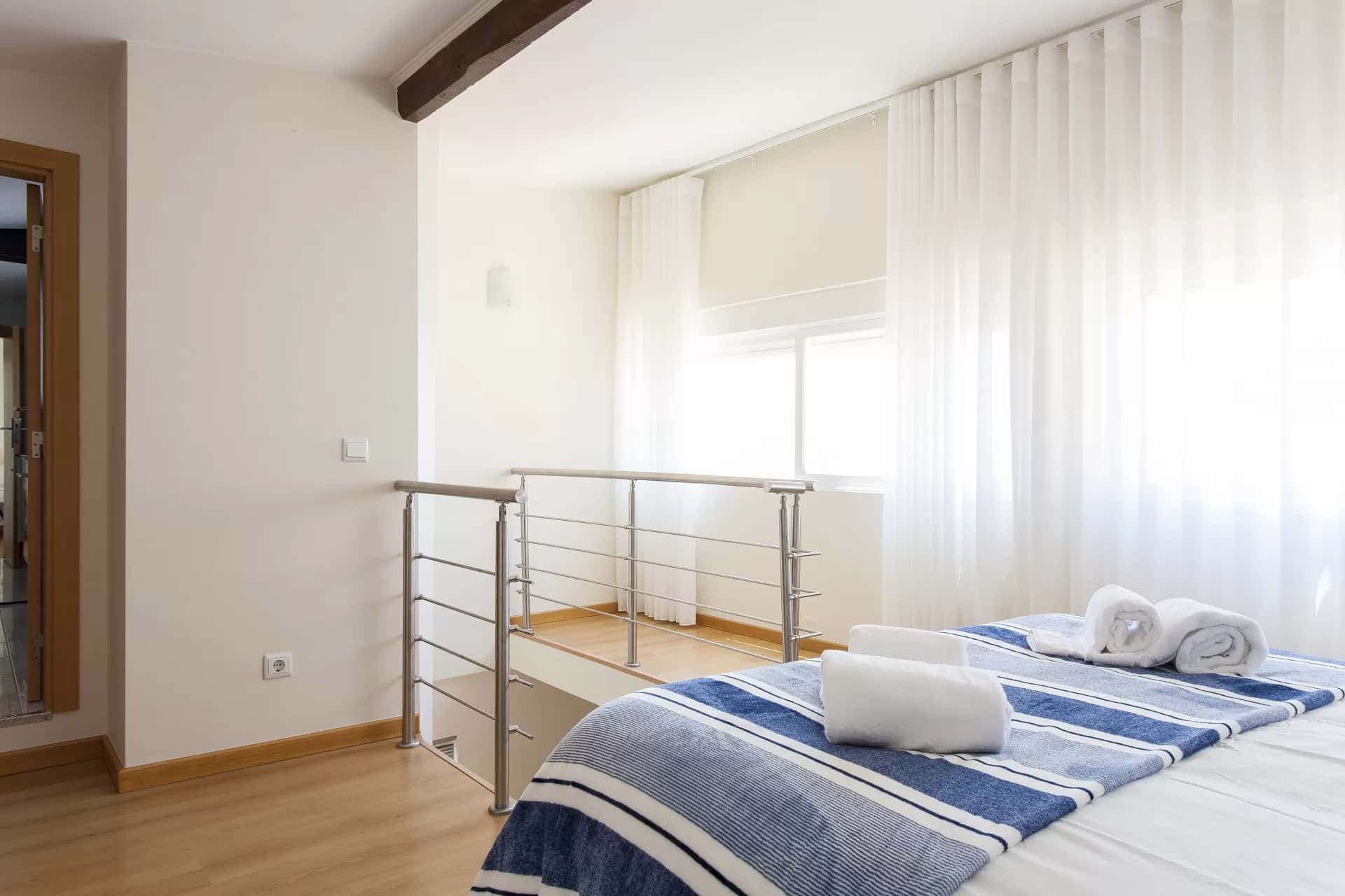 Bright  2BR Apt w/River Views &balcony in Alfama, moments from Santa Apolonia train station photo 1