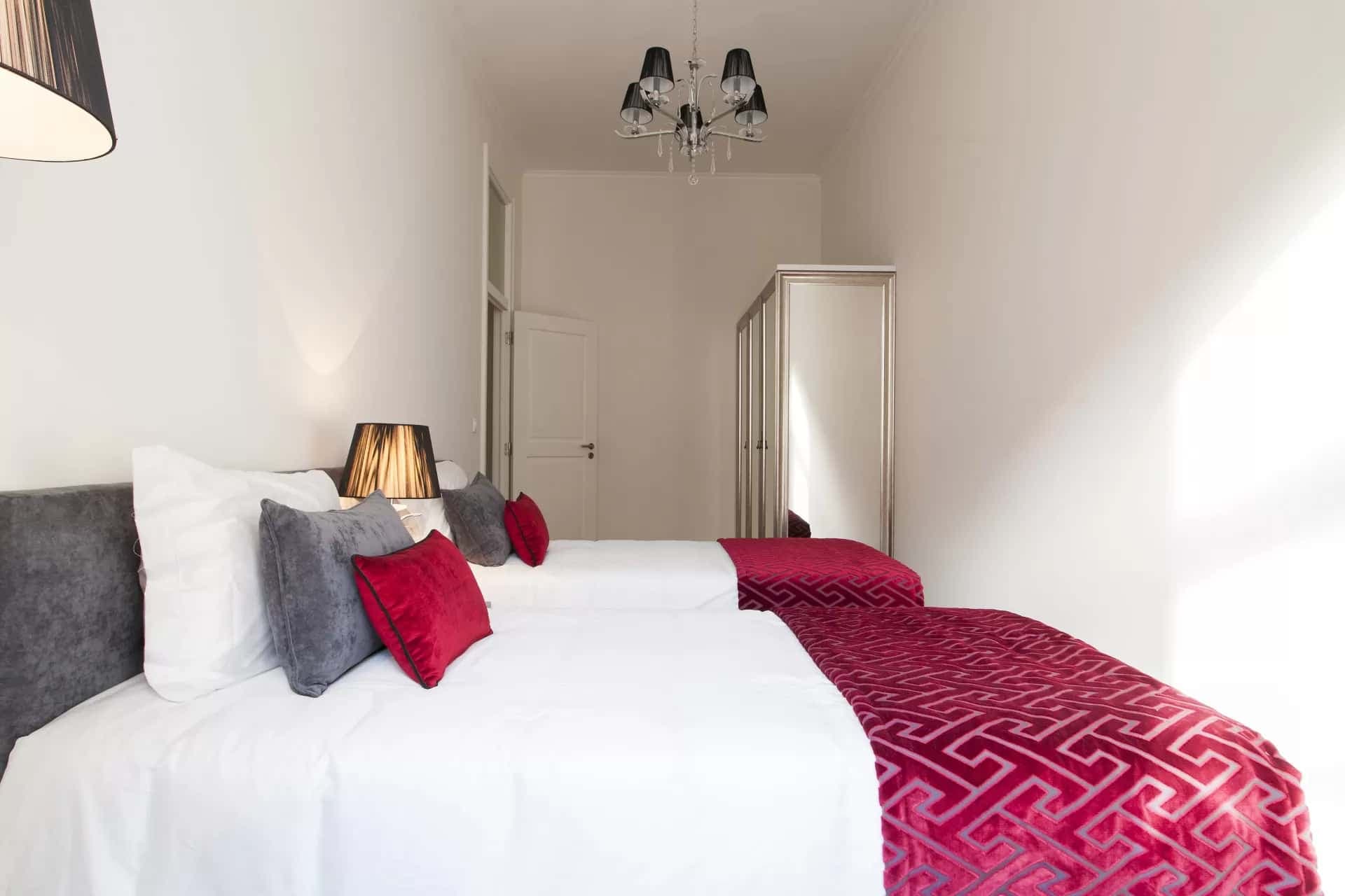 Elegant 3BR Apt w/terrace in Baixa, 3mins to Lisbon Cathedral photo 1